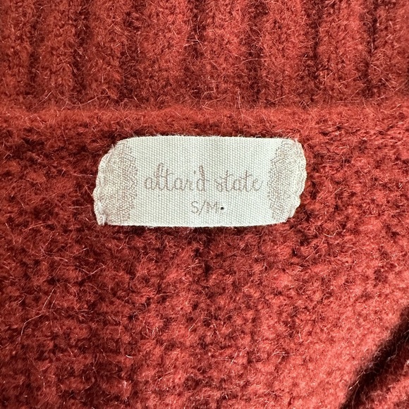 Altar'd State Women's Long Sleeve V-Neck Cropped Sweater Size S/M Rust Red - Picture 3 of 4